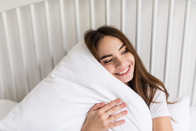 The Truth On Sleeping Without a Pillow: Is It Good For You? (Winter 2024) - Sleeping Without A Pillow Changed My Life