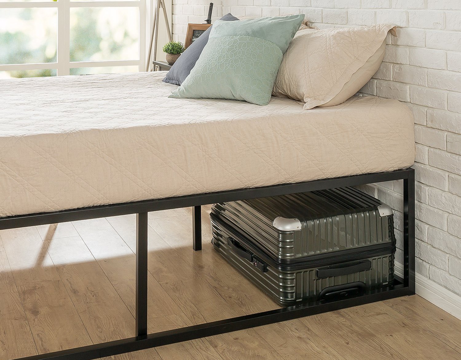 5 Best Zinus Bed Frames Reviewed in Detail (Winter 2024)