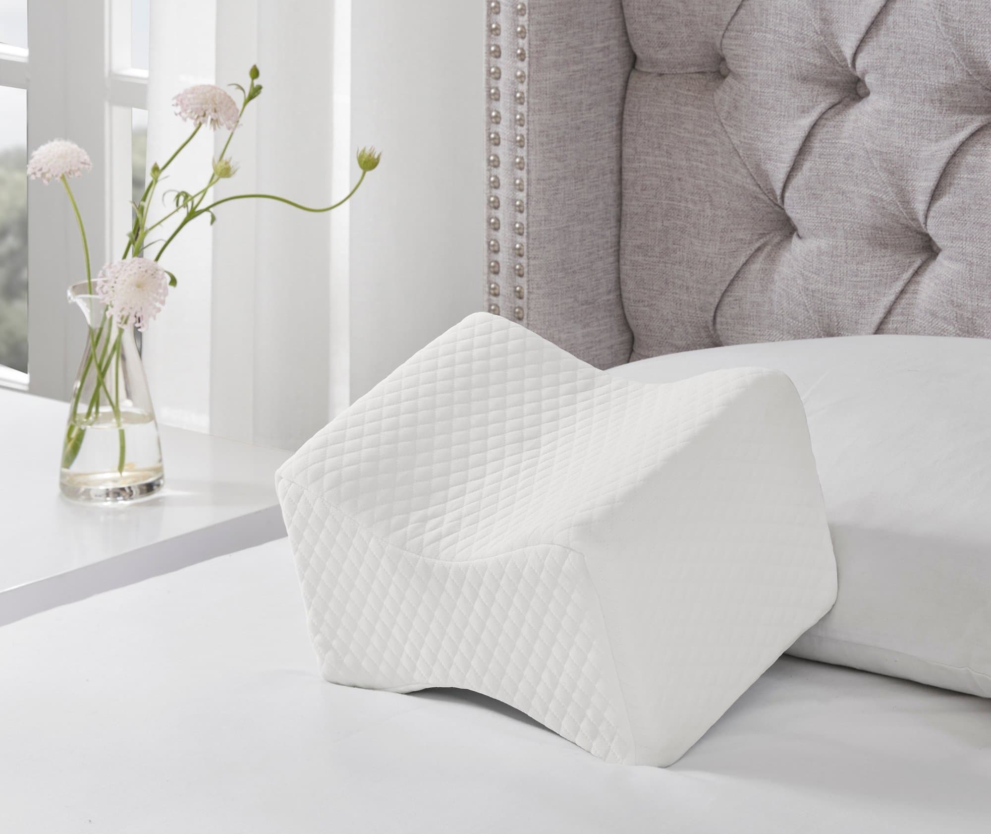 6 Best Knee Pillows Reviewed in Detail (Fall 2023)