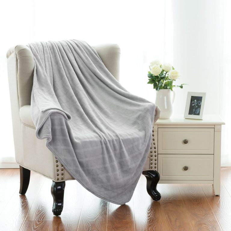9 Best Summer Blankets Reviewed in Detail (Winter 2024)