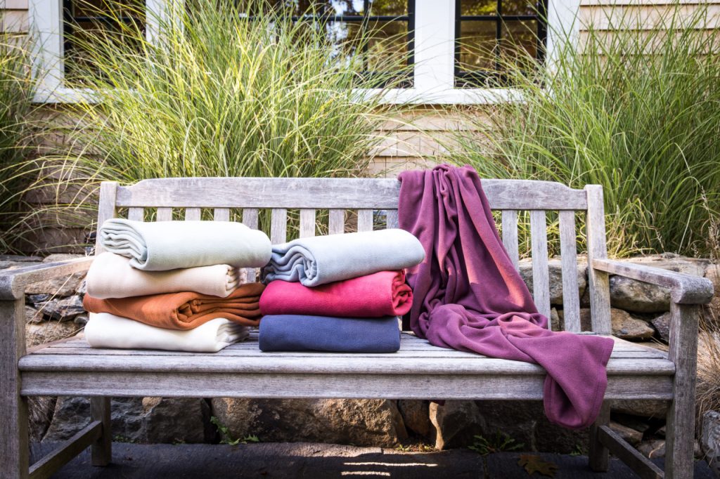 9 Best Summer Blankets – Stay Cool During Those Hot Nights (Fall 2022)
