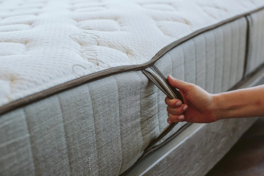 How to Compress a Memory Foam Mattress