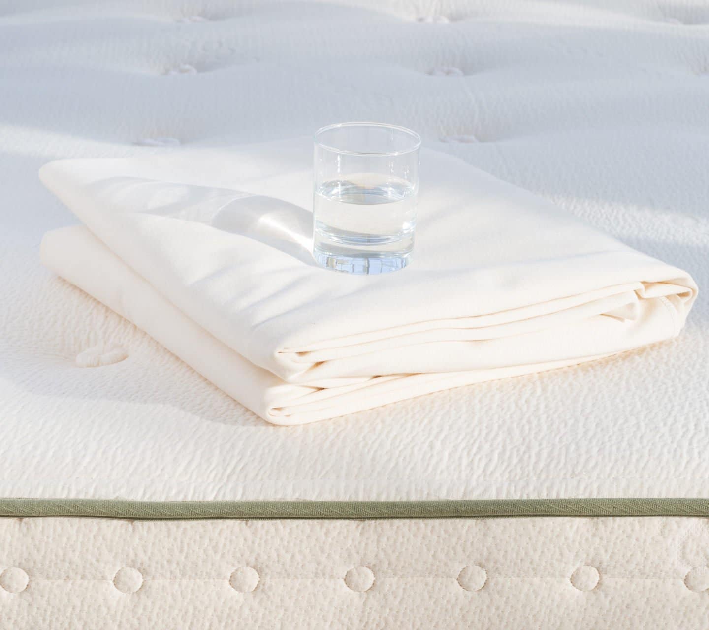 10 Best Waterproof Mattress Protectors Reviewed in Detail (Summer 2024)