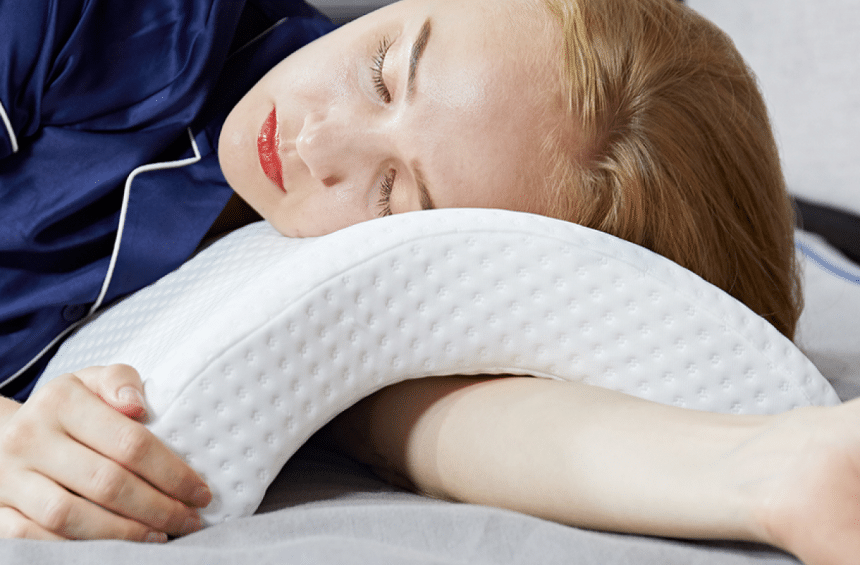 10 Best Pillows for Side Sleepers – Forget About Discomfort in Your Neck and Shoulders!