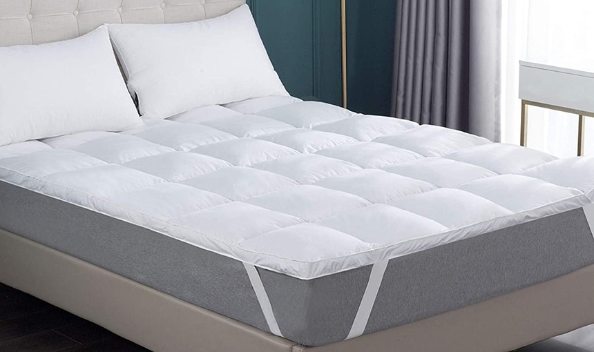 6 Best Feather Mattress Toppers for Your Best Sleeping Experience (Fall 2022)