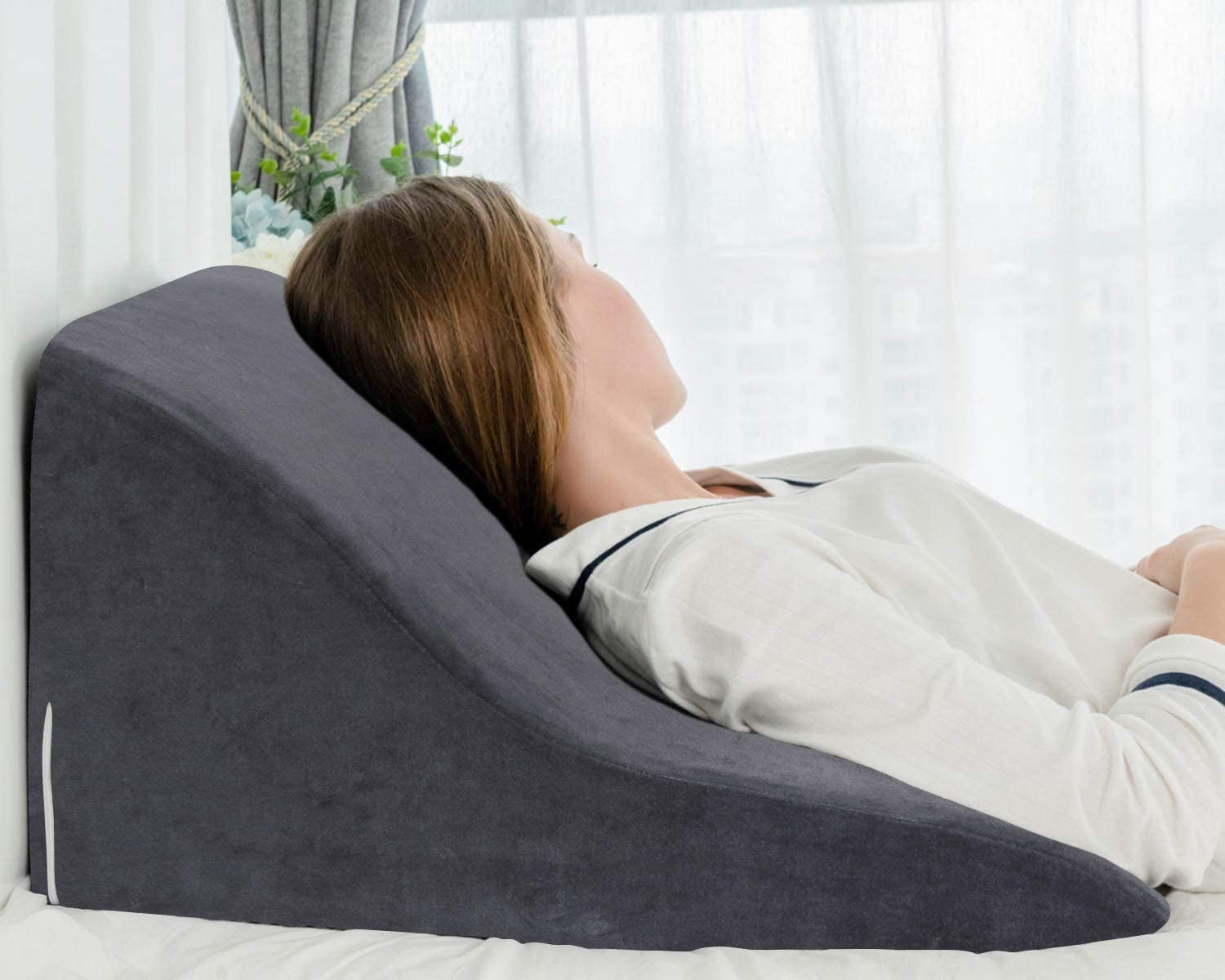 9 Best Pillows for Watching TV in Bed Reviewed in Detail (Feb. 2021)