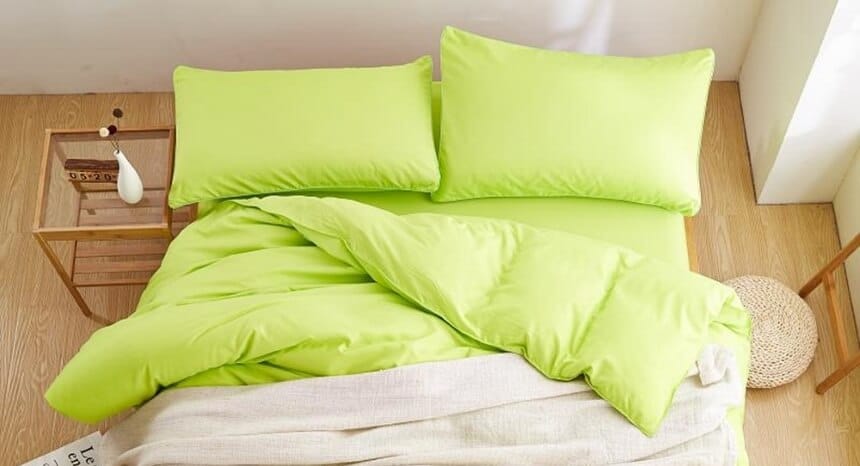 5 Best Color Bed Sheets to Hide Stains and Help Make Your Bed Look Gorgeous (Winter 2022)
