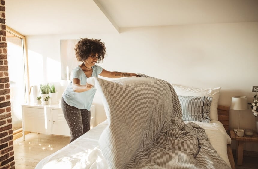 How to Put On a Duvet Cover: 2 Easy-Peasy Ways That'll Change Your Life