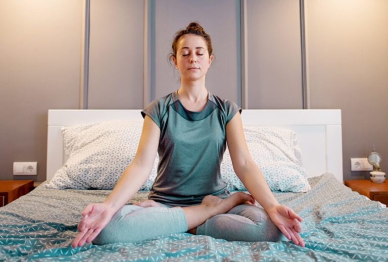 How to Wake up Without an Alarm Steps & Tips (Spring 2023)