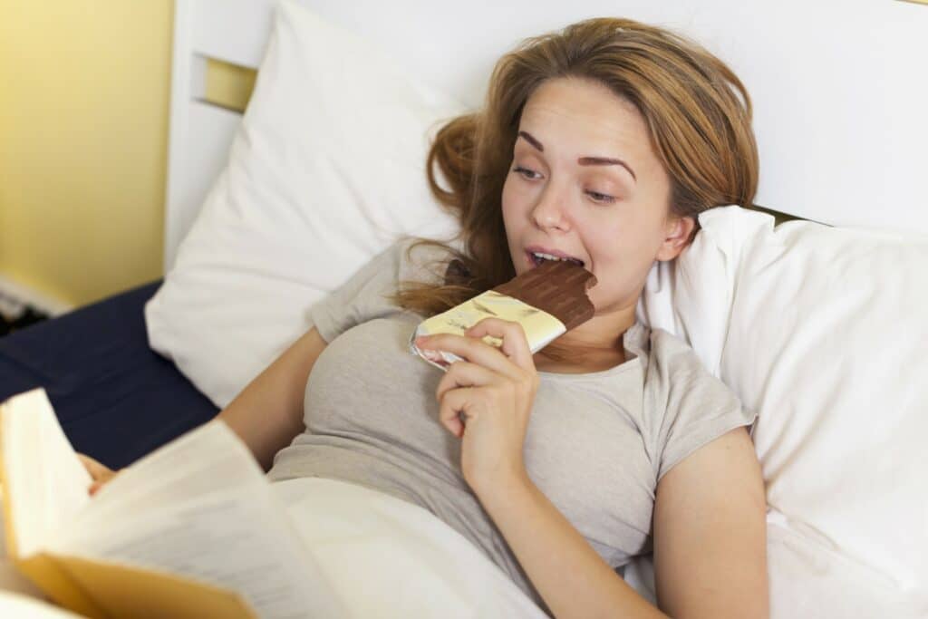 Chocolate Before Bed: Should You Eat It or Will It Give You Nightmares? (2023)
