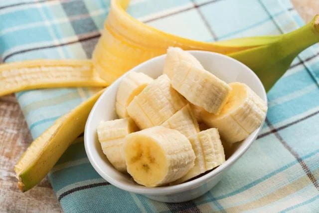 Is Eating a Banana Before Bed a Healthy Habit?