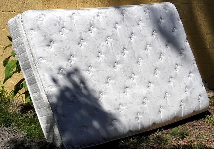 How to Dry a Mattress Quickly: 7 Effective Ways and Pro Tips