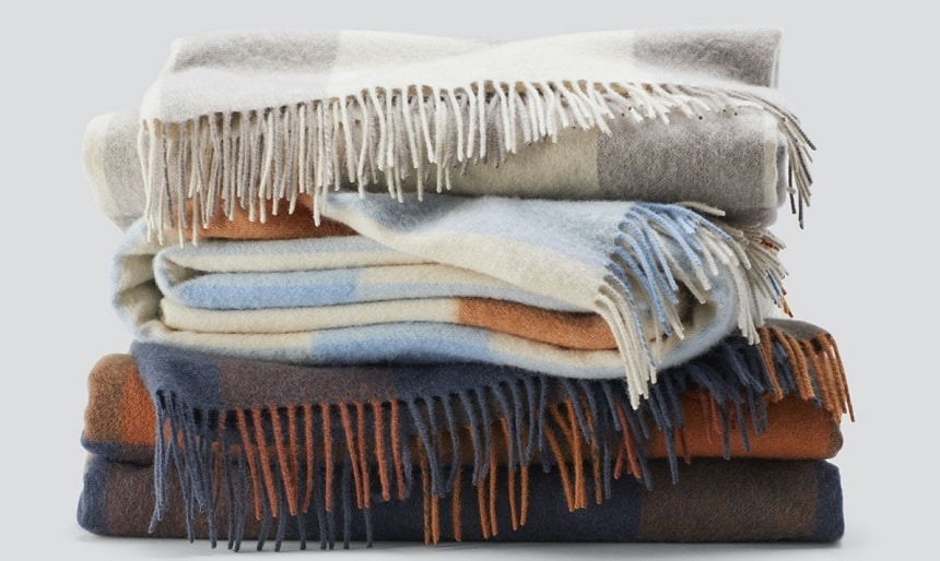 10 Best Wool Blankets - Extra Cozy and Warm (Summer 2022)