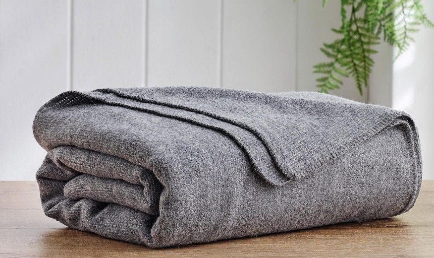 10 Best Wool Blankets - Extra Cozy and Warm