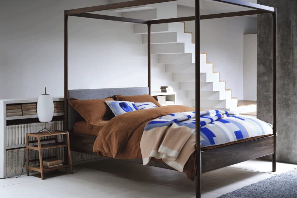 5 Best Canopy Beds for an Opulent Bedroom – Living in Luxury!