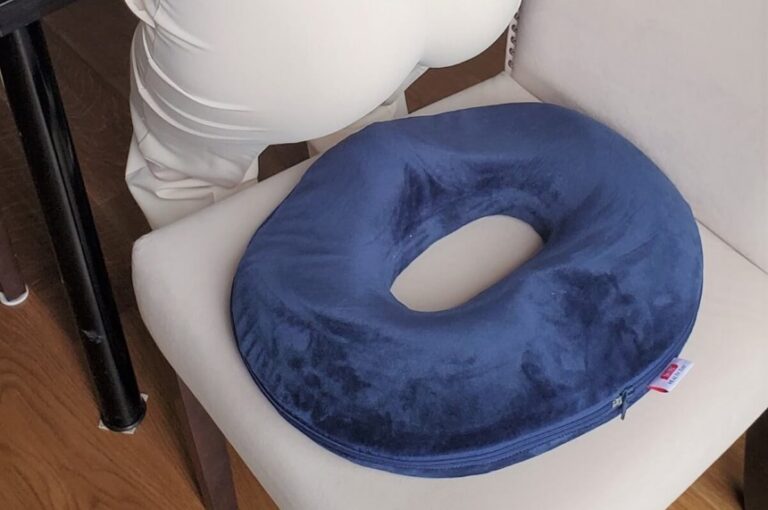 How to Sit on a Donut Pillow Tips & Tricks (Winter 2024)