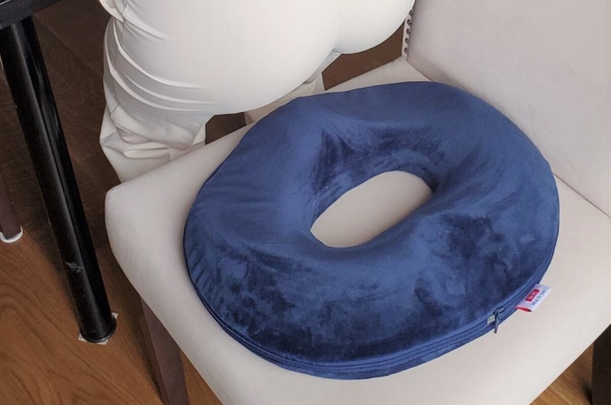 How to Sit on a Donut Pillow for Maximum Pain Relief and Comfort (2023)